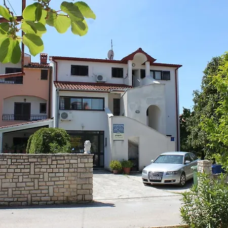 With Parking Space - 7656 Rovinj