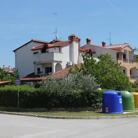 Apartment Apartments With A Parking Space Rovinj - 7656 *