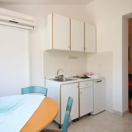 Apartment Apartments With A Parking Space Rovinj - 7656 *