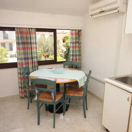 Apartments With A Parking Space Rovinj - 7656